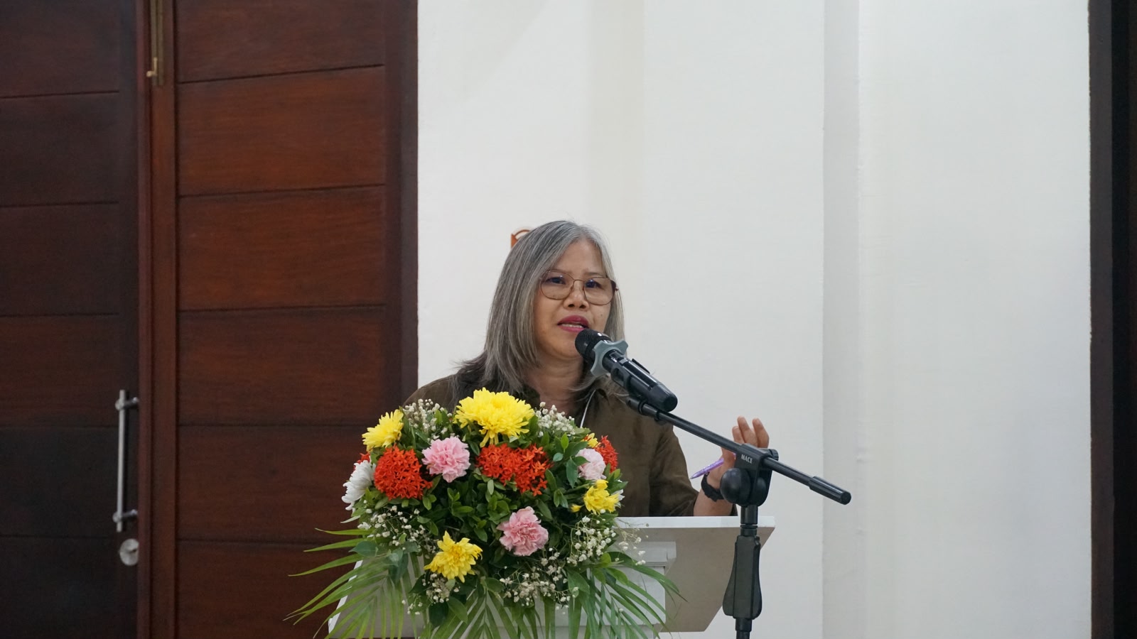Dr. Lampheuy, giving the presentation